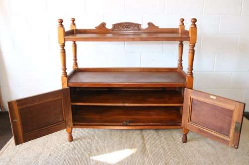 A lovely vintage solid teak cabinet/ side server with loads of space, perfect for a dining room
