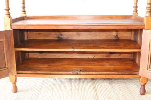 A lovely vintage solid teak cabinet/ side server with loads of space, perfect for a dining room