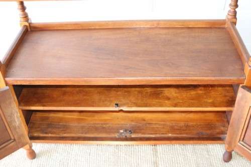 A lovely vintage solid teak cabinet/ side server with loads of space, perfect for a dining room