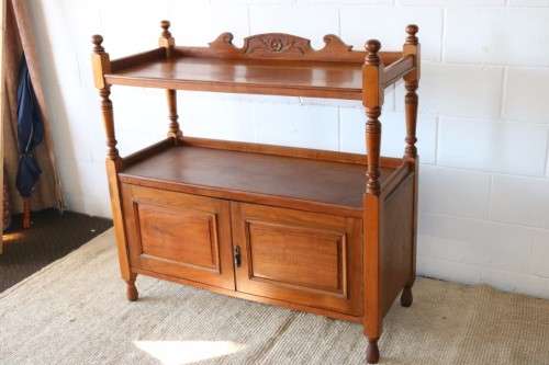 A lovely vintage solid teak cabinet/ side server with loads of space, perfect for a dining room