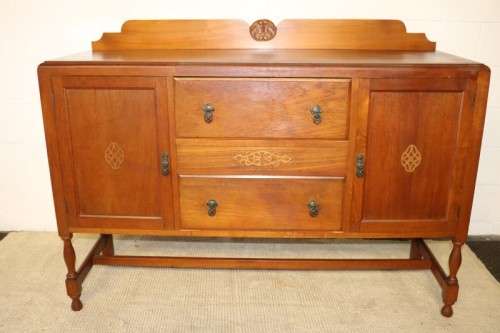 A stunning antique oak side server cabinet w/ loads of drawer and cupboard space in great condition