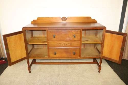 A stunning antique oak side server cabinet w/ loads of drawer and cupboard space in great condition