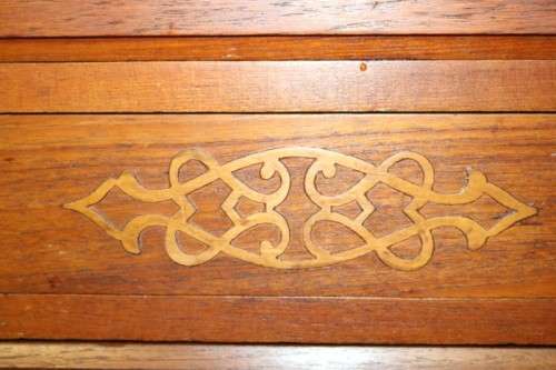 A stunning antique oak side server cabinet w/ loads of drawer and cupboard space in great condition