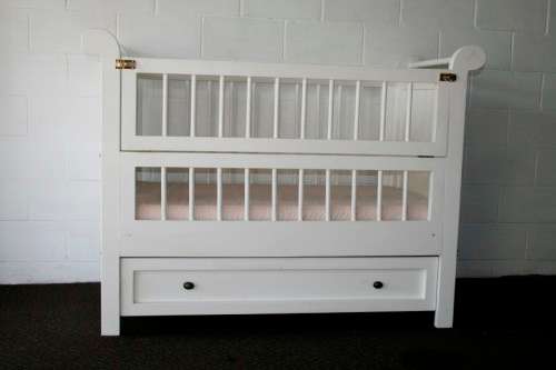 Price reduced!!! White babies crib bed/ cot w/ brass safety latches, fold-down side & large draw!