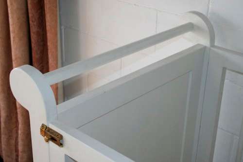 Price reduced!!! White babies crib bed/ cot w/ brass safety latches, fold-down side & large draw!