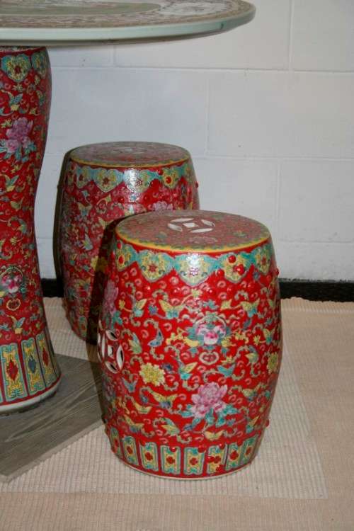 **RS17** A stunning & vibrant hand painted Chinese glaze porcelain garden table & 4x stools