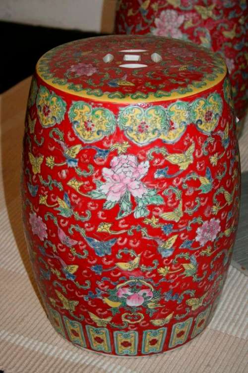 **RS17** A stunning & vibrant hand painted Chinese glaze porcelain garden table & 4x stools