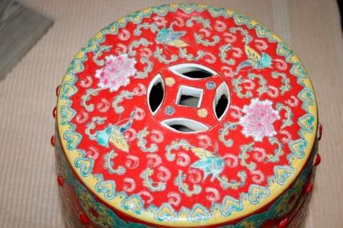 **RS17** A stunning & vibrant hand painted Chinese glaze porcelain garden table & 4x stools