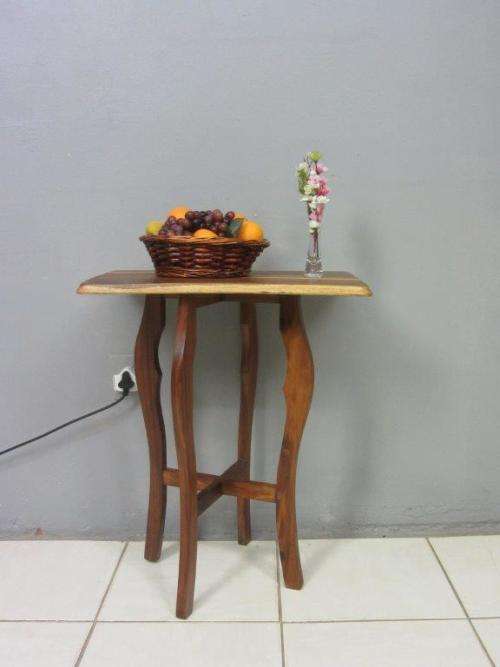 A magnificent African Blackwood occasional table; perfect for a table lamp/ display piece - RS17Sale