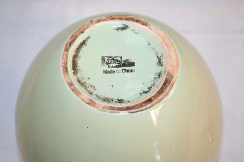 A beautiful "modern" pale green decorative flower vase in excellent condition - RS17Sale