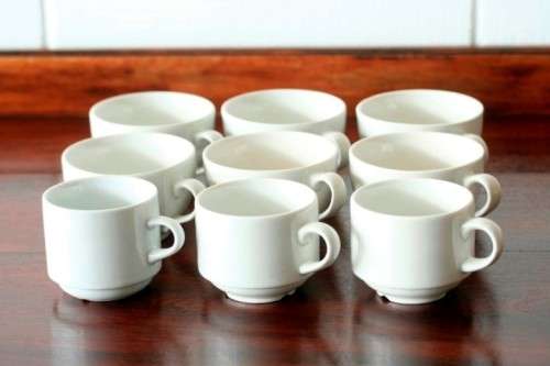 A fabulous collection of 9x white "Hotelware" porcelain tea & coffee cups in great condition - AAA