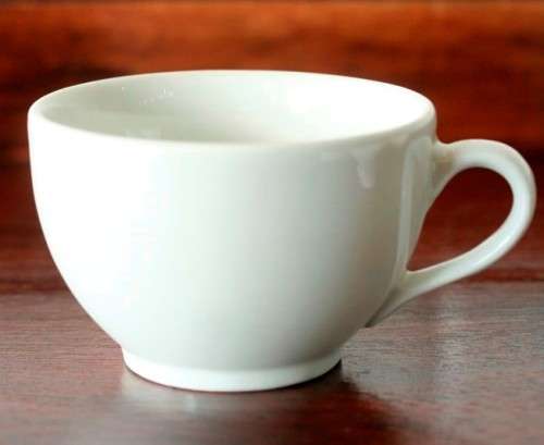 A fabulous collection of 9x white "Hotelware" porcelain tea & coffee cups in great condition - AAA