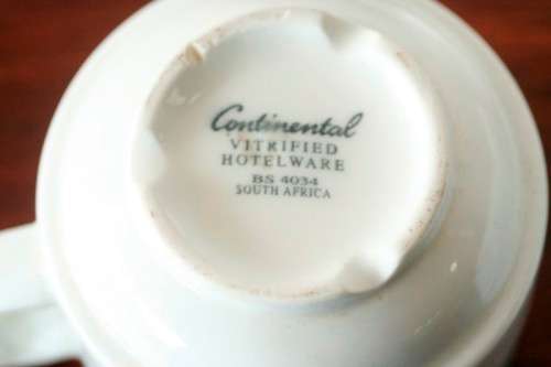 A fabulous collection of 9x white "Hotelware" porcelain tea & coffee cups in great condition - AAA