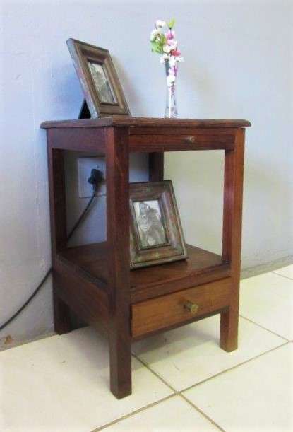 A lovely modern single pedestal/ occasional table with a drawer  in amazing condition - very stylish