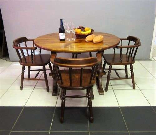 Stunning antique 4 to 6 seater dining suite w/ a round table & 4x chairs in good condition; RS17Sale
