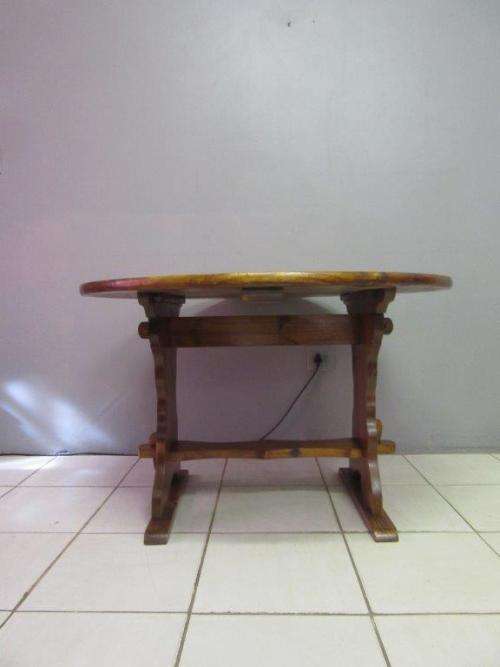 Stunning antique 4 to 6 seater dining suite w/ a round table & 4x chairs in good condition; RS17Sale