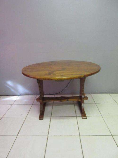 Stunning antique 4 to 6 seater dining suite w/ a round table & 4x chairs in good condition; RS17Sale