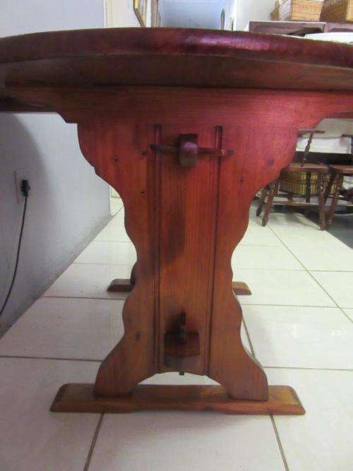 Stunning antique 4 to 6 seater dining suite w/ a round table & 4x chairs in good condition; RS17Sale