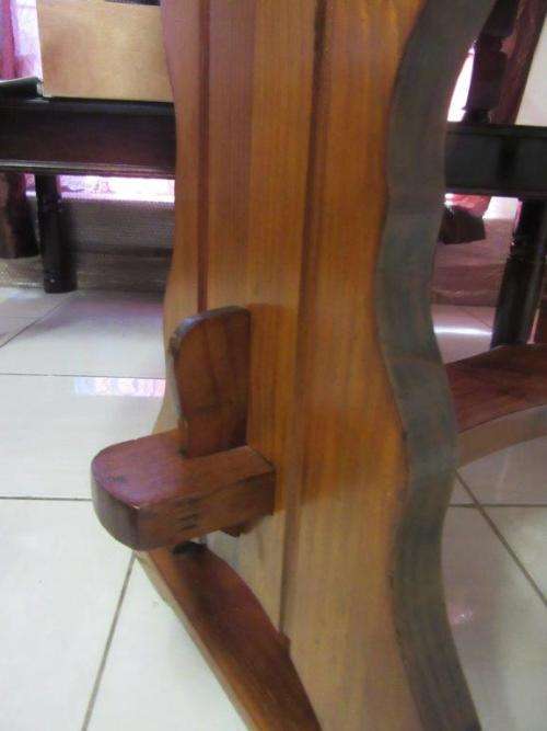 Stunning antique 4 to 6 seater dining suite w/ a round table & 4x chairs in good condition; RS17Sale