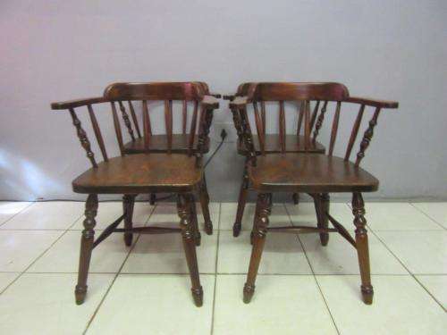 Stunning antique 4 to 6 seater dining suite w/ a round table & 4x chairs in good condition; RS17Sale