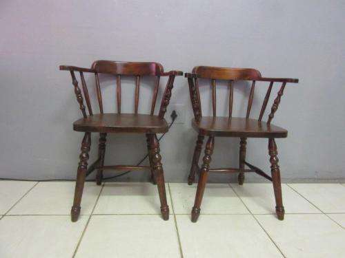 Stunning antique 4 to 6 seater dining suite w/ a round table & 4x chairs in good condition; RS17Sale