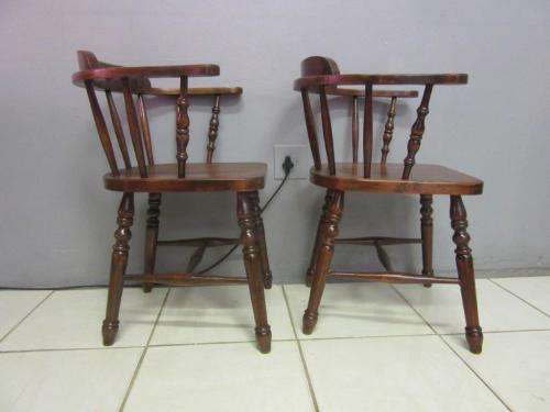 Stunning antique 4 to 6 seater dining suite w/ a round table & 4x chairs in good condition; RS17Sale