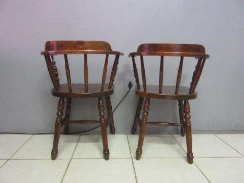 Stunning antique 4 to 6 seater dining suite w/ a round table & 4x chairs in good condition; RS17Sale