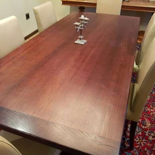 A superb modern styled long (2.4m) dining room table w/ 6x stunning genuine leather high-back chairs