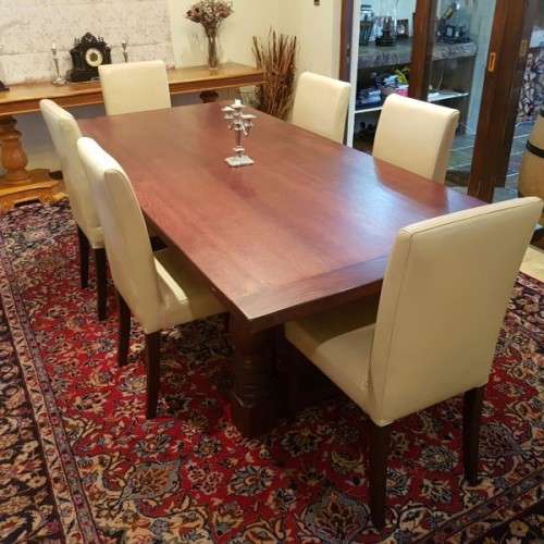 A superb modern styled long (2.4m) dining room table w/ 6x stunning genuine leather high-back chairs