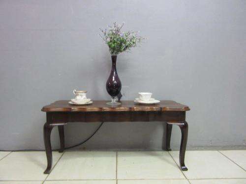 Awesome vintage Imbuia Queen Anne centre coffee table with cabriole legs in great condition RS17Sale