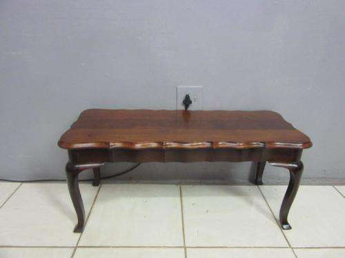 Awesome vintage Imbuia Queen Anne centre coffee table with cabriole legs in great condition RS17Sale