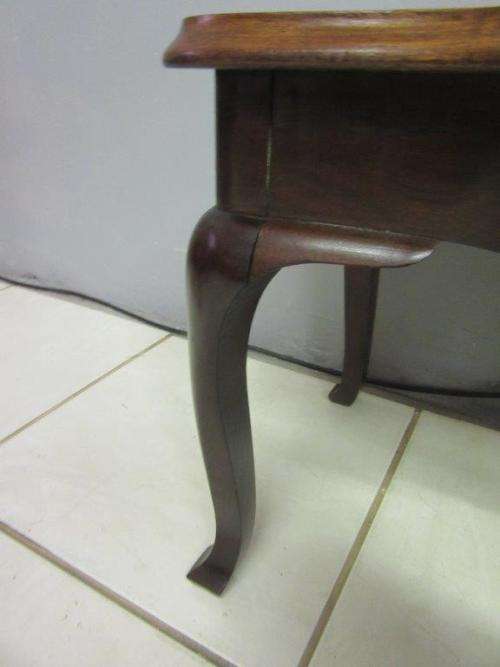 Awesome vintage Imbuia Queen Anne centre coffee table with cabriole legs in great condition RS17Sale