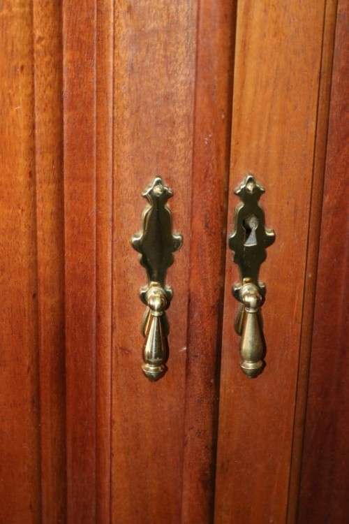 A wonderful Mahogany mini bar cabinet with shelves inside and a removable glass top on castors