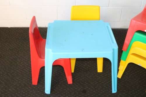 A set of 7x kids multi-coloured plastic chairs & a blue kids table; perfect for kids play room