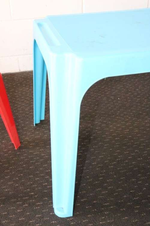 A set of 7x kids multi-coloured plastic chairs & a blue kids table; perfect for kids play room