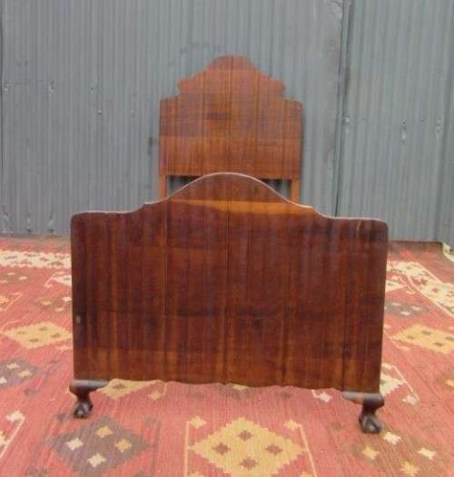 Two fabulous single beds incl. headboards, footboards & mounting struts in great condition - RS17Bed