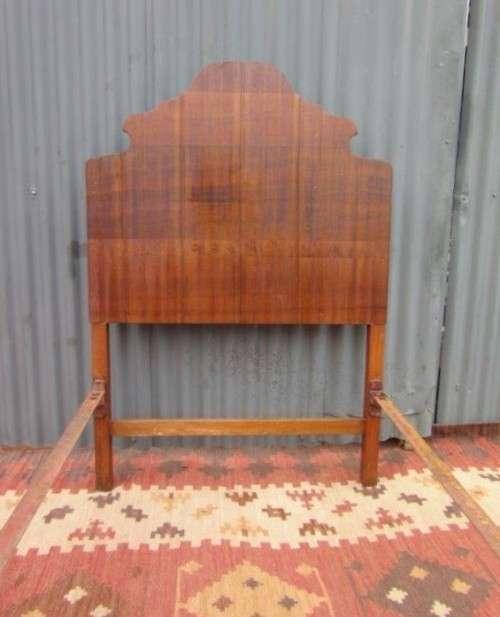 Two fabulous single beds incl. headboards, footboards & mounting struts in great condition - RS17Bed