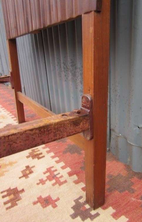 Two fabulous single beds incl. headboards, footboards & mounting struts in great condition - RS17Bed