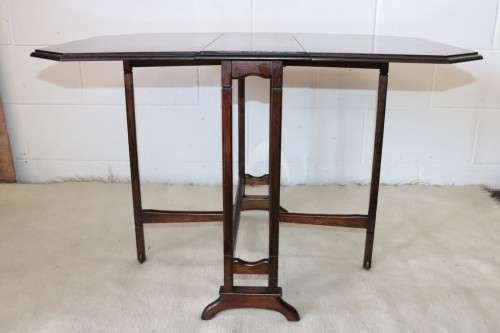 A lovely designed vintage "drop-leaf" occasional/ console/ card table in great condition