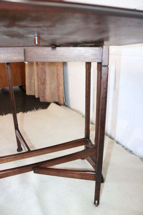 A lovely designed vintage "drop-leaf" occasional/ console/ card table in great condition