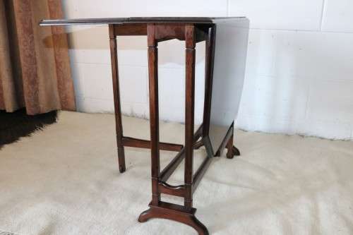 A lovely designed vintage "drop-leaf" occasional/ console/ card table in great condition