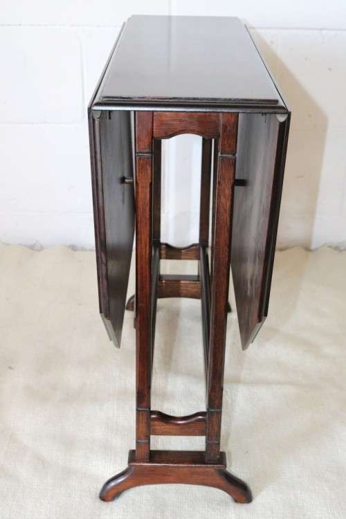 A lovely designed vintage "drop-leaf" occasional/ console/ card table in great condition