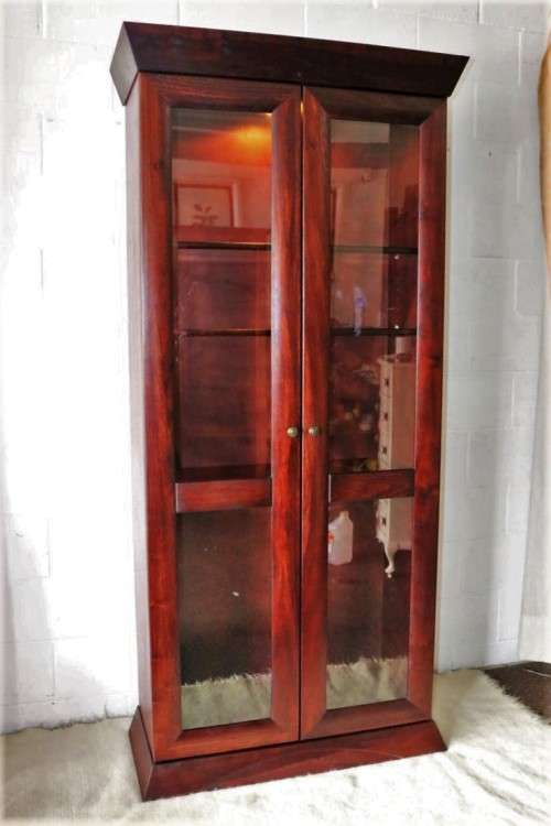 A magnificent Weylandts "Havana" double-door bookcase with glass shelves and a built-in light - WOW