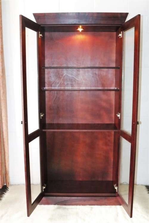 A magnificent Weylandts "Havana" double-door bookcase with glass shelves and a built-in light - WOW
