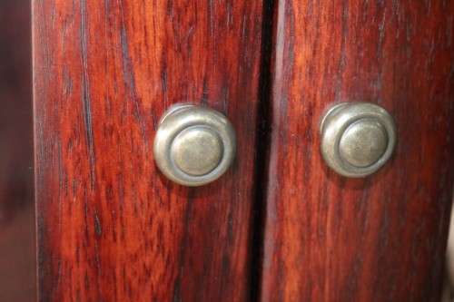 A magnificent Weylandts "Havana" double-door bookcase with glass shelves and a built-in light - WOW