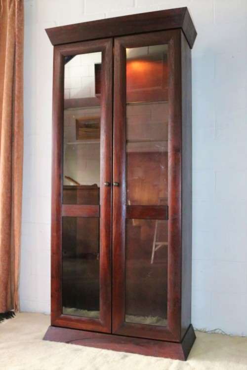 A magnificent Weylandts "Havana" double-door bookcase with glass shelves and a built-in light - WOW