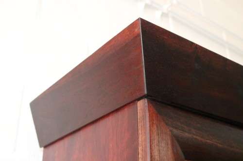 A magnificent Weylandts "Havana" double-door bookcase with glass shelves and a built-in light - WOW