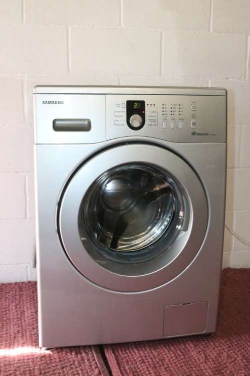 A superb silver Samsung (WF8500NHS) electronic front loader washing machine - fully working!