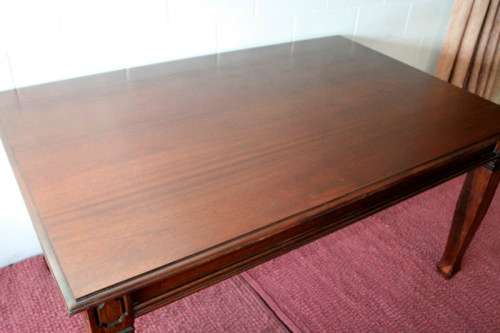 A stunning mahogany 6 to 8-seater dining table with stylish modern lines in excellent condition