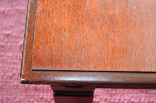 A stunning mahogany 6 to 8-seater dining table with stylish modern lines in excellent condition